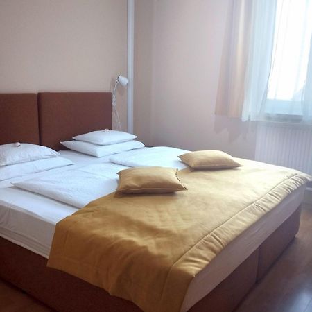 Stan Es Panzio Bed & Breakfast Balatonalmádi Exterior foto
