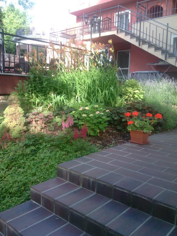 Stan Es Panzio Bed & Breakfast Balatonalmádi Exterior foto