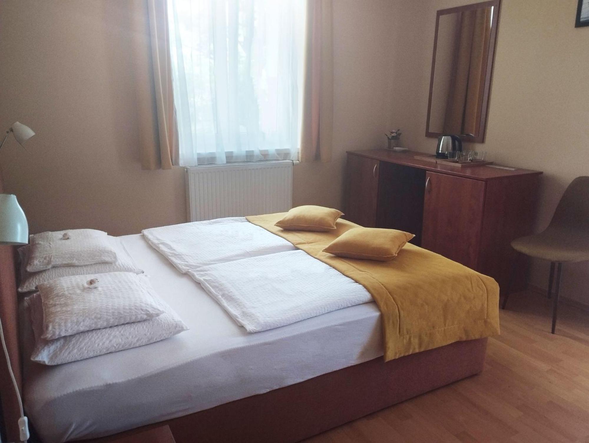 Stan Es Panzio Bed & Breakfast Balatonalmádi Exterior foto