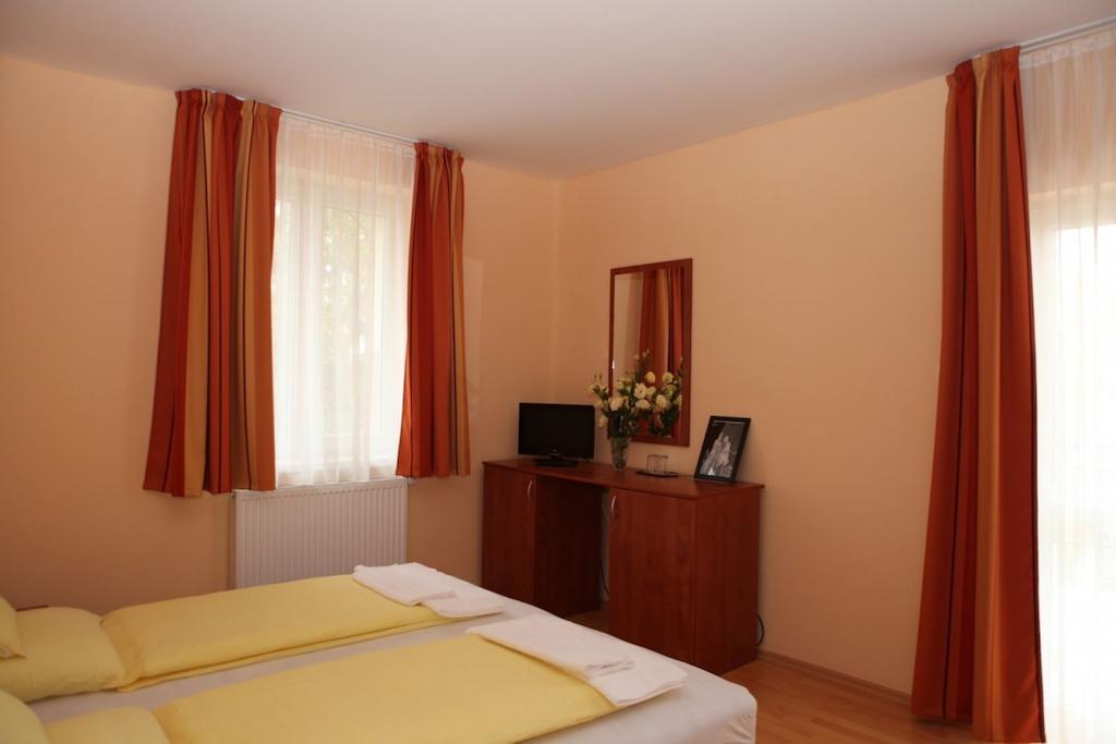 Stan Es Panzio Bed & Breakfast Balatonalmádi Cameră foto
