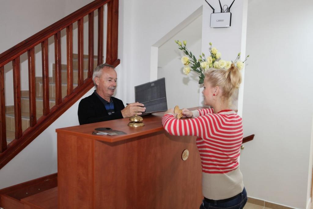 Stan Es Panzio Bed & Breakfast Balatonalmádi Exterior foto
