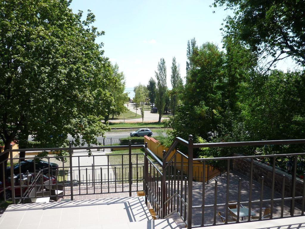 Stan Es Panzio Bed & Breakfast Balatonalmádi Exterior foto