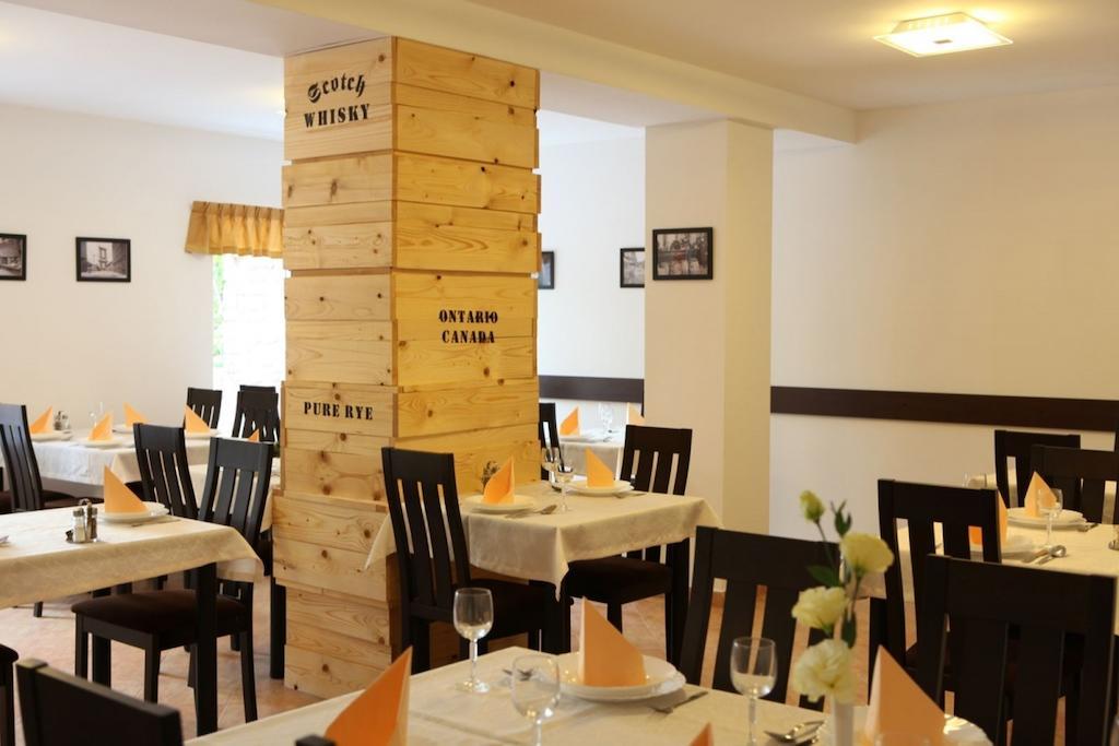 Stan Es Panzio Bed & Breakfast Balatonalmádi Exterior foto