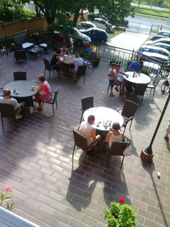 Stan Es Panzio Bed & Breakfast Balatonalmádi Exterior foto